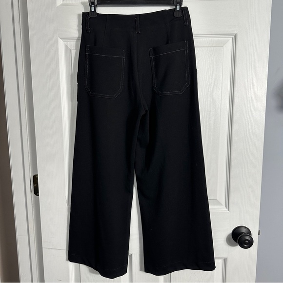 Max Studio wide leg, high rise crops, contrast stitching, zip front, no size tag - Picture 2 of 11